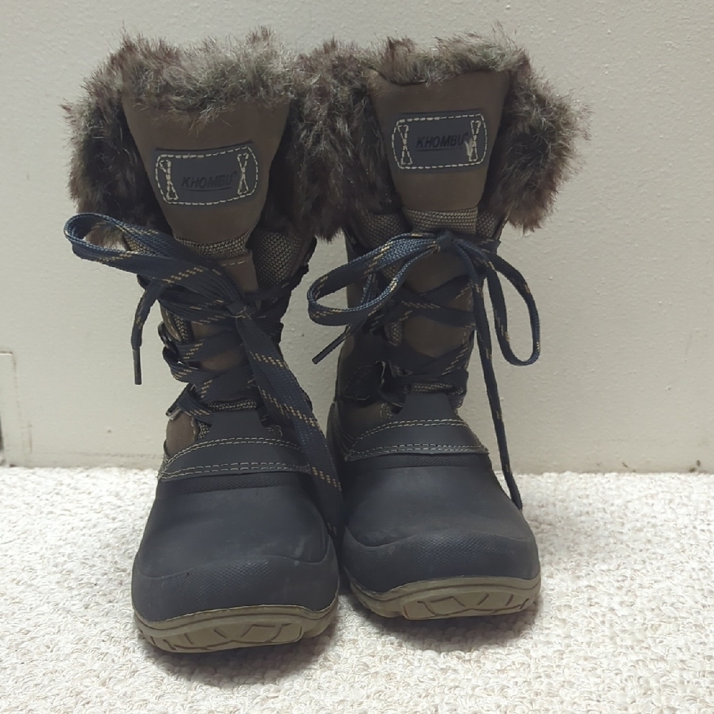 Khombu Women's Black and Tan Winter Boots